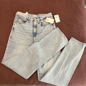 Good American Good Boy Straight high rise jeans size 8/29, 32” inseam light wash